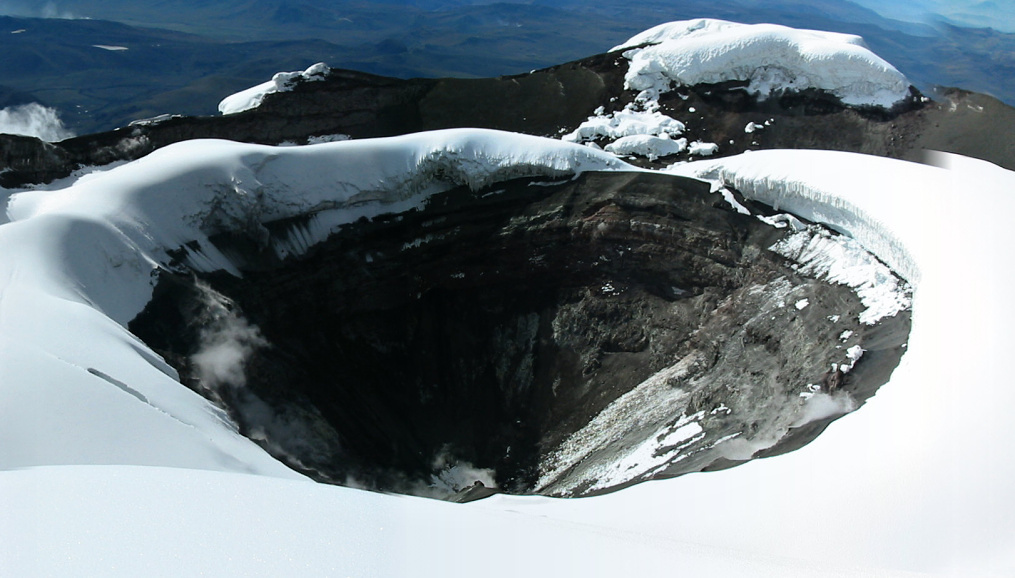 Ke kráteru (5897 m n.m.) jen s cepínem (zdroj Wikipedia.org)