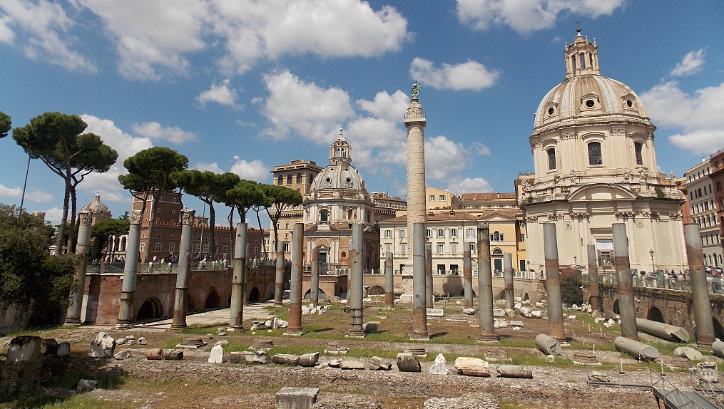 Forum Romanum. Zde se konaly volby, slavnosti, triumfální průvody, soudy i trhy. Nejstarší stavby pochází z 8. nebo 7. století př. n. l.