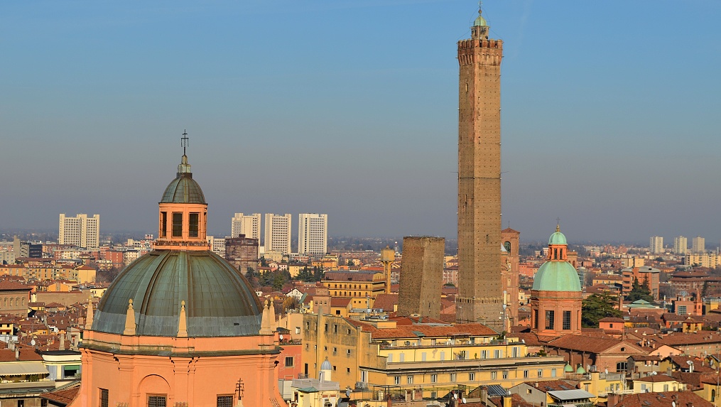 Bologna - najdete zde nejstarší univerzitu na světě, která byla založena v roce 1088.